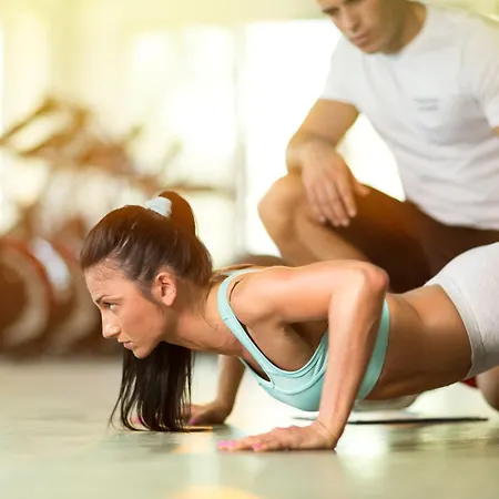 Flora's With Plunge Pool 度假居