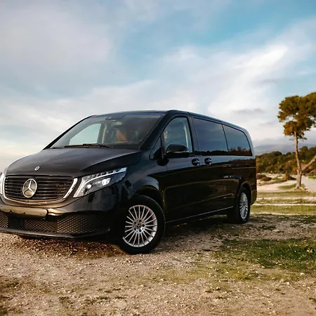 Flora's With Plunge Pool