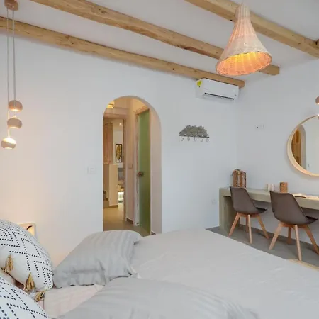 Semesterbostad Flora's With Plunge Pool Agkidia