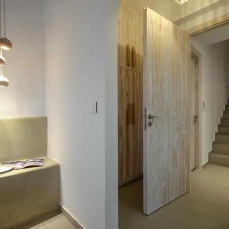 Flora's With Plunge Pool Agkidia