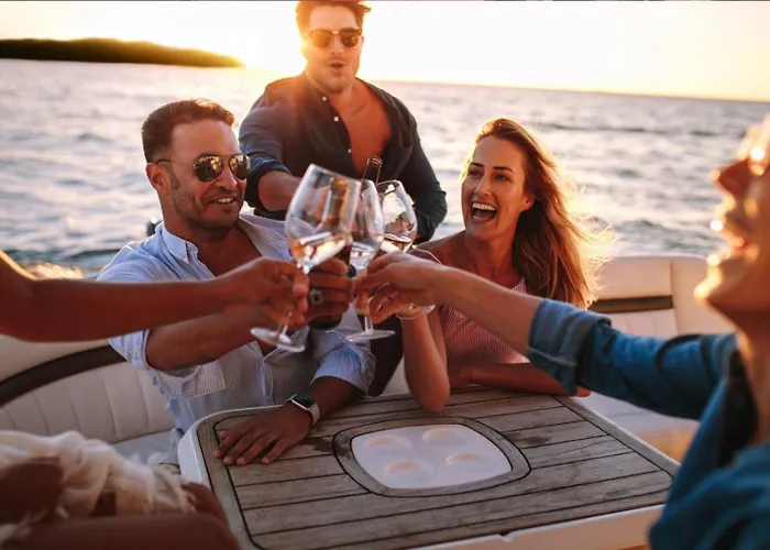 Flora's With Plunge Pool Hébergement de vacances