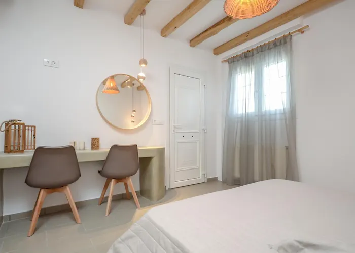 Flora's With Plunge Pool Hébergement de vacances Agkidia