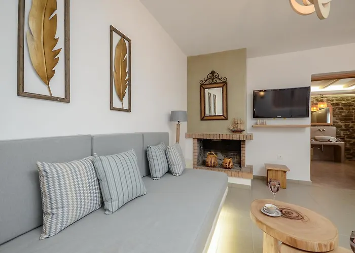 Flora's With Plunge Pool