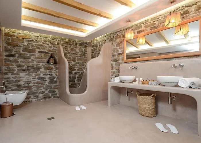 Flora's With Plunge Pool Agkidia