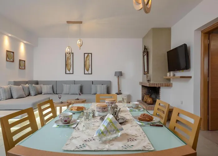 Hébergement de vacances Flora's With Plunge Pool Agkidia