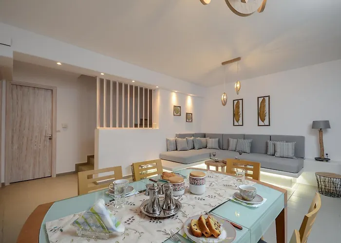 Flora's With Plunge Pool Hébergement de vacances Agkidia