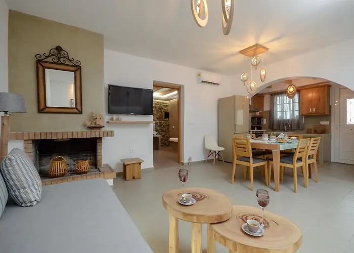 Flora's With Plunge Pool Agkidia