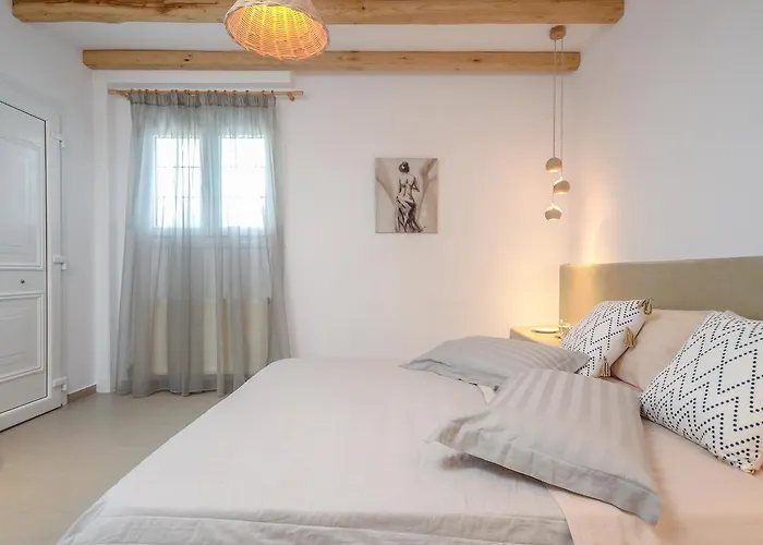 Flora's With Plunge Pool