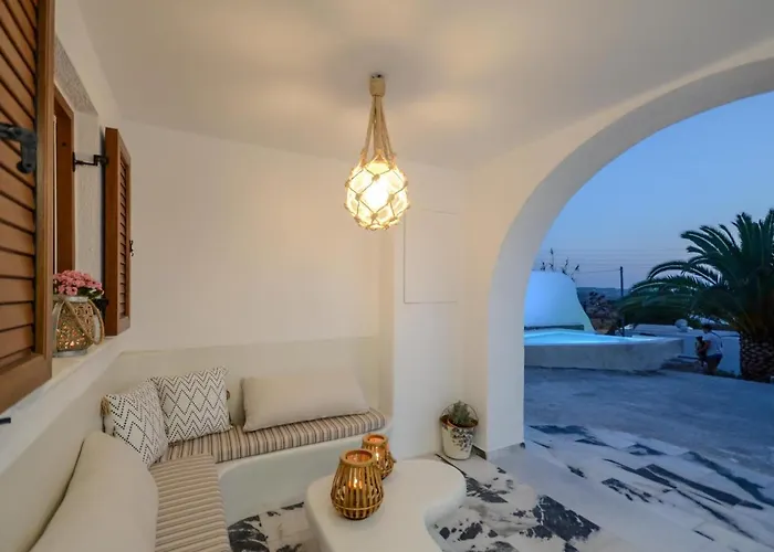 Flora's With Plunge Pool Hébergement de vacances