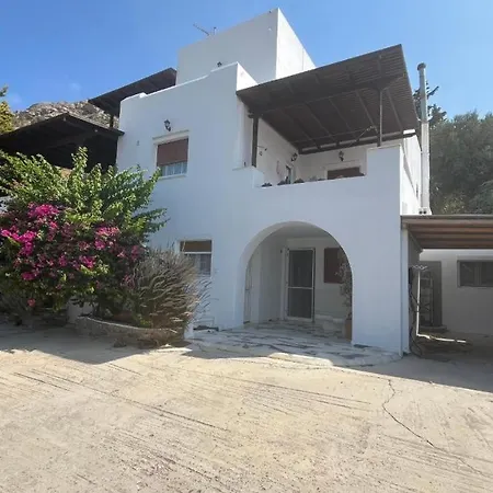 Semesterbostad Flora's With Plunge Pool