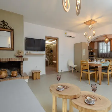 Flora's With Plunge Pool Agkidia