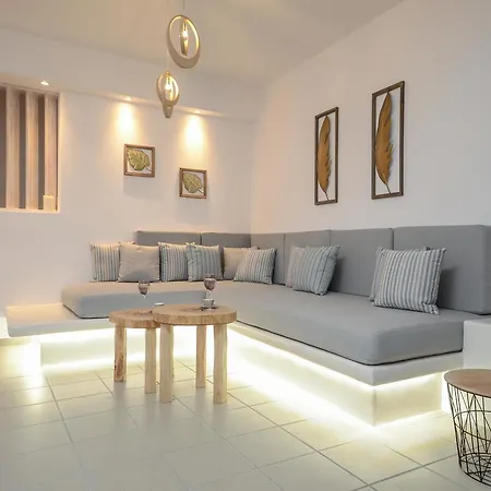 Tatil Evi Flora's With Plunge Pool
