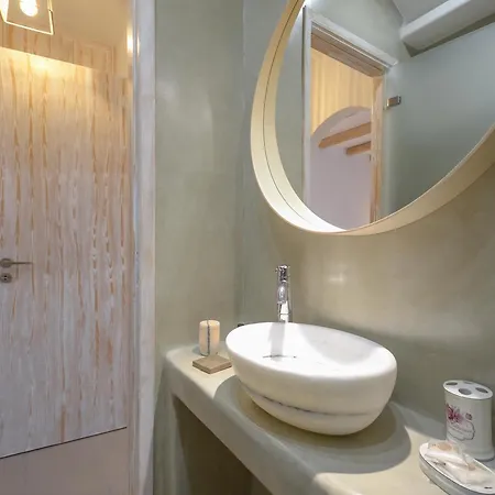 Flora's With Plunge Pool Tatil Evi Agkidia