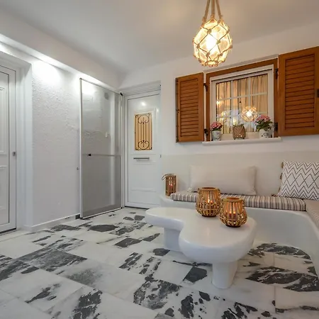 Semesterbostad Flora's With Plunge Pool *