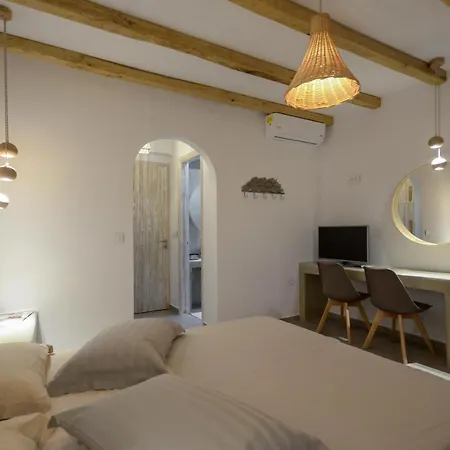 Tatil Evi Flora's With Plunge Pool *